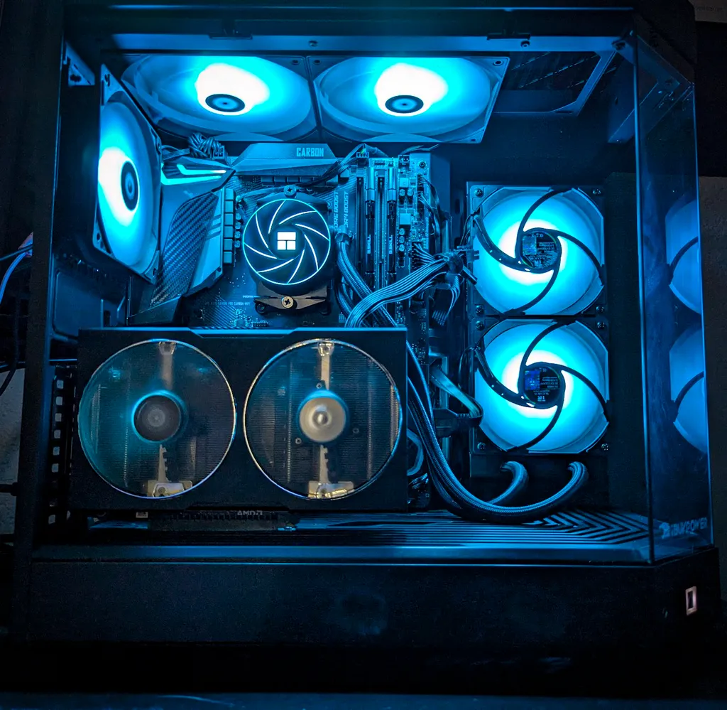 Hyte Y60 with AMD Radeon RX 6600 XT PowerColor Hellhound